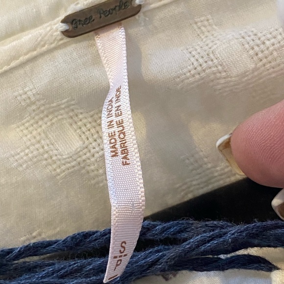 Free People, Long Sleeve, Embroidered Ivory Boho Hooded Top. Size Small. NWOT - Picture 10 of 11